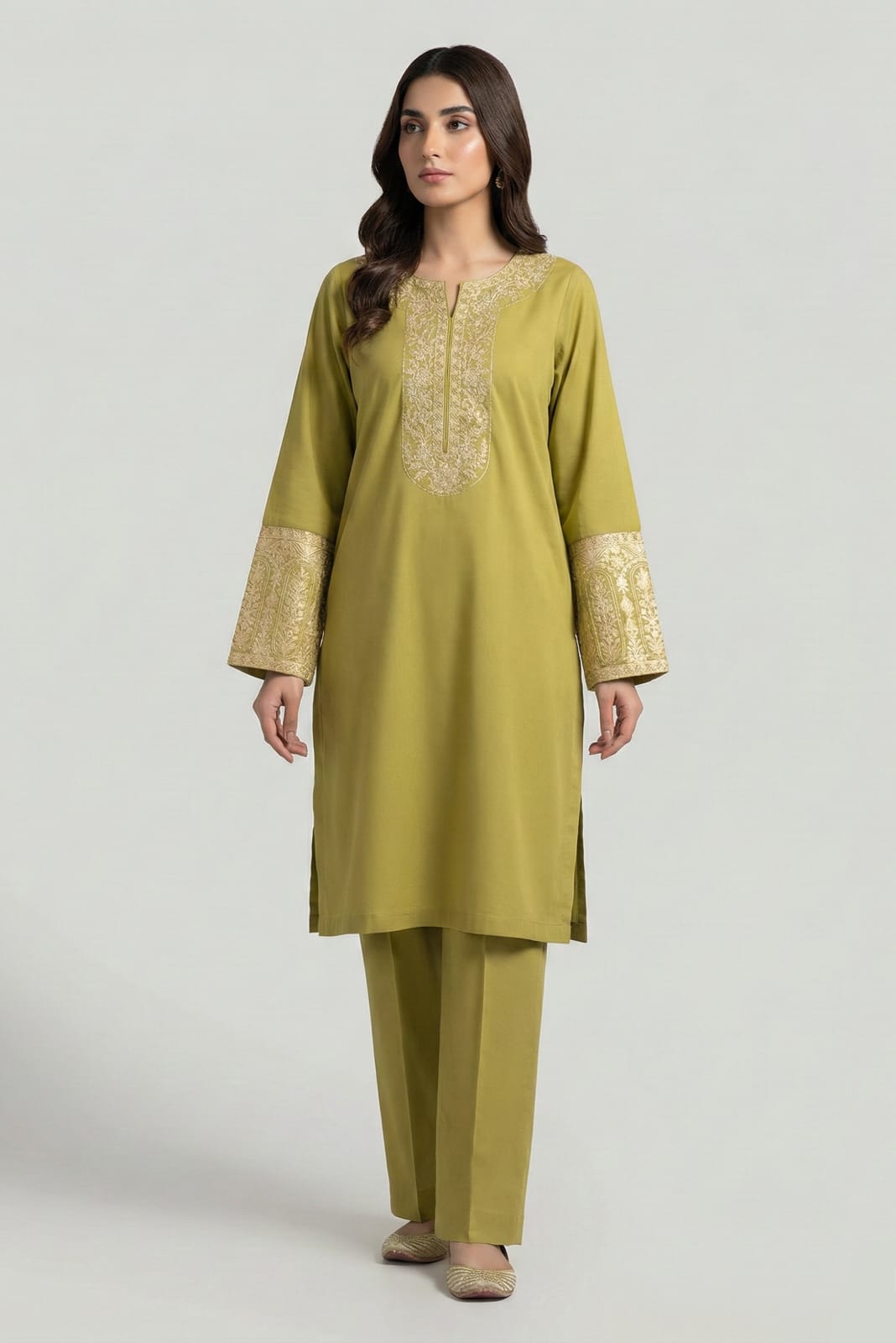 La Reine Stitched Embroidered 2Pc